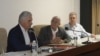 Miguel Díaz-Canel (izq.) en la comisión de Asuntos Económicos del Parlamento junto al viceprimer ministro y titular de Economía y Planificación, Alejandro Gil Fernández (der.).