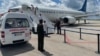 Cubanos repatriados descienden del sexto vuelo de deportación desde Estados Unidos