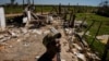 Javier Díaz, residente de La Coloma, en Pinar del Río, después del huracán Ian, el 5 de octubre de 2022. (AP Foto/Ramón Espinosa).