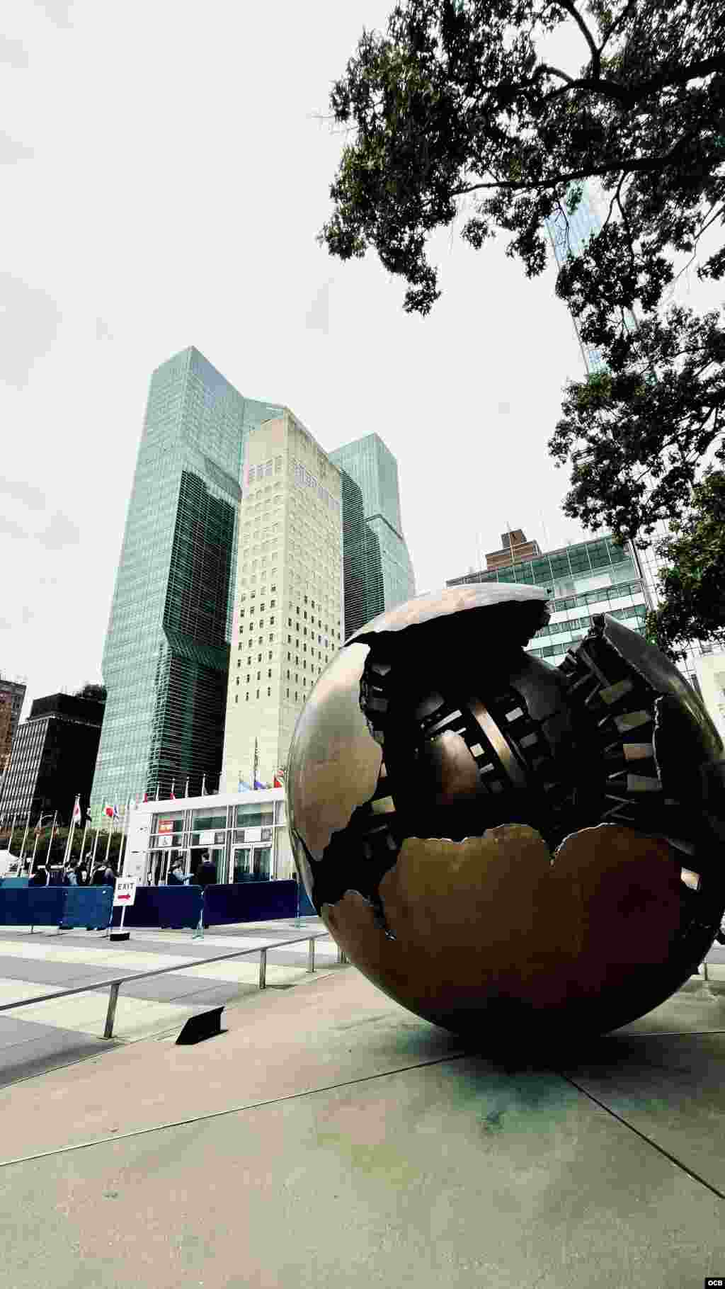 Numerosas esculturas adornan la sede de Naciones Unidas en Nueva York.