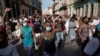 Manifestantes gritan consignas antigubernamentales durante la protesta del 11 de julio de 2021, en La Habana, Cuba. (REUTERS/Alexandre Meneghini)