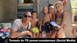 Zulien Martínez, madre soltera de tres niños, recibió ayuda del activista Yasser Sosa Tamayo.