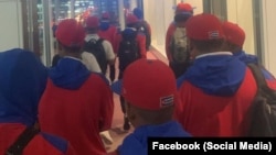 Miembros del quipo Cuba juvenil de beisbol a su llegada a TJapón, en septiembre pasado, para el Campeonato Mundial. 