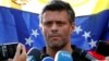 Opositor de Venezuela, Leopoldo López, habla a la prensa desde la residencia del embajador de España en Caracas. 