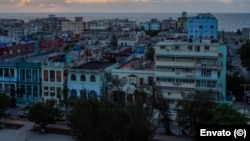 Vista aérea de un barrio de La Habana, Cuba, en medio de un apagón. 