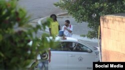 Berta Soler salió a la calle nuevamente este miércoles, desafiando una medida arbitraria de prisión domiciliar impuesta a ella su esposo la semana pasada. (Facebook/Angel Moya)