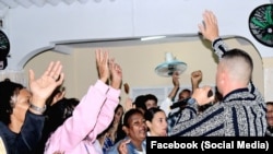 Culto cristiano en la Iglesia El Dios Viviente, en Camagüey.