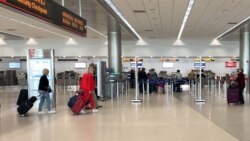 FOTO ARCHIVO. Pasajeros en el aeropuerto de Miami.