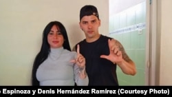 Rosa Jany Millo Espinoza y Denis Hernández Ramírez hicieron un donativo a embarazadas de San Antonio de los Baños.